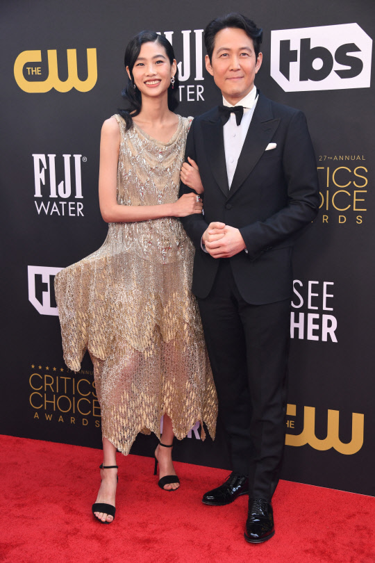 이정재(오른쪽)